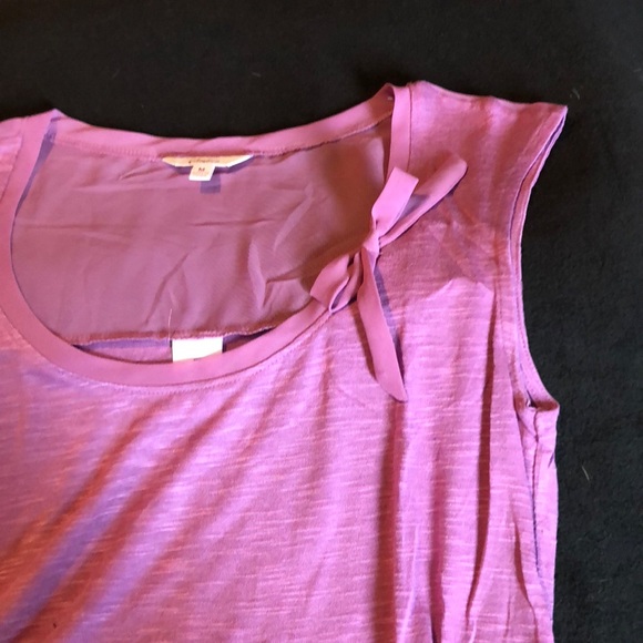 Candie’s sleeveless scoop neck shirt - Picture 2 of 4